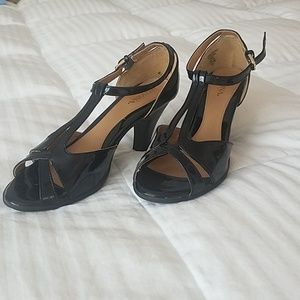 Merona Black Leather T-Strap Sandal Heel